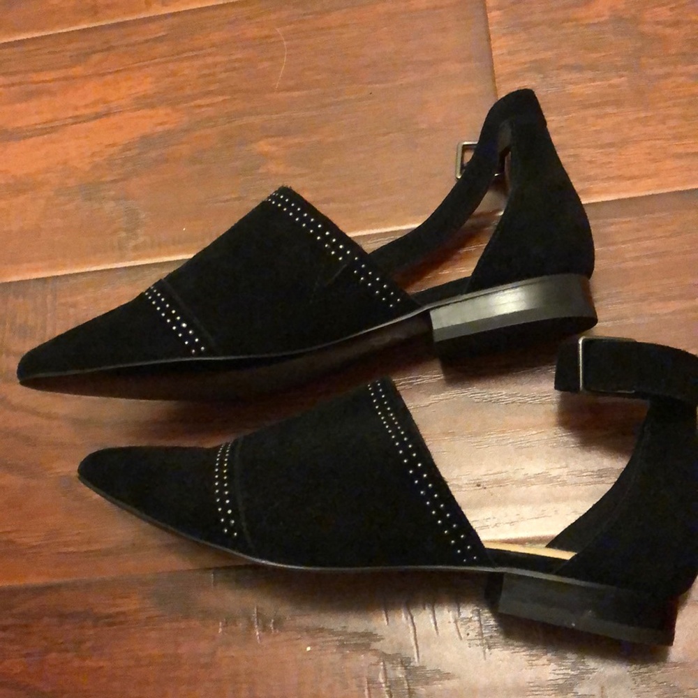 Black flat with small studs - Nine West - size 7